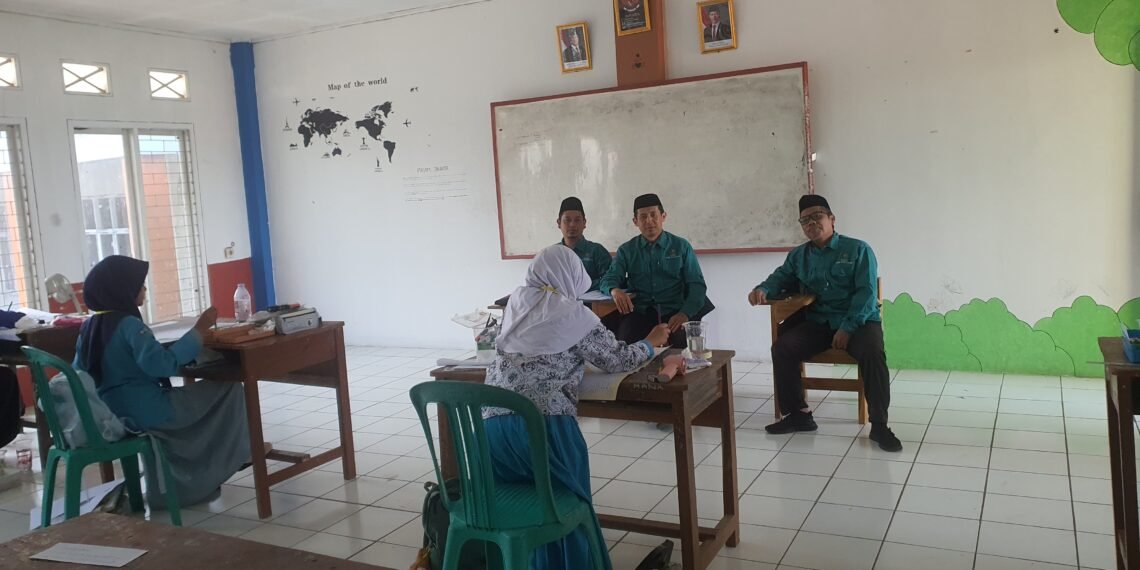 Perkuat Sinergi Lintas Sektor, Penyuluh KUA Cibadak Jadi Juri Kaligrafi Pentas PAI SMP Tingkat Kabupaten Sukabumi
