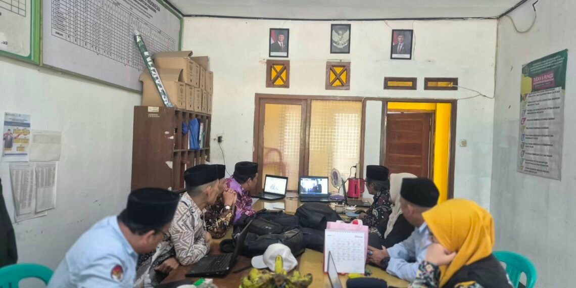 KUA Kadudampit Ikuti Rakor Persiapan GEBER Masjid Secara Daring