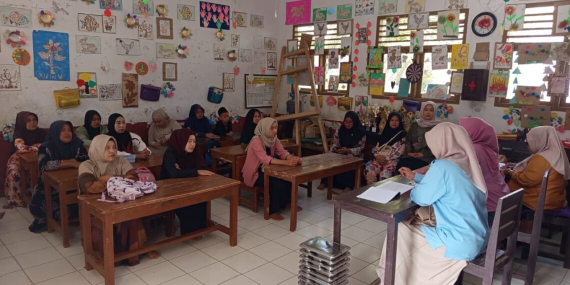 Penyuluh Agama KUA Ciracap Tanamkan Nilai Akhlak Mulia kepada Anak PAUD