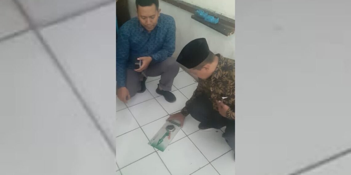 Kalibrasi Arah Kiblat, Penyuluh Agama Islam KUA Cibadak Dukung Kegiatan Ibadah di MAN 1 Sukabumi