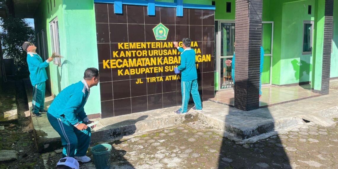 Ciptakan Lingkungan Kerja yang Nyaman, KUA Kabandungan Gelar GEMAH ASRI