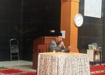 Kepala KUA Sukalarang Kaji Kitab Kuning dan Sosialisasikan GEBER Masjid kepada Jamaah