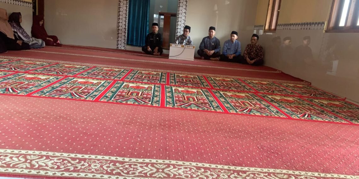 Penyuluh Agama Islam KUA Cidahu Berikan Bimluh dan Sosialisasikan GEBER Masjid kepada Jamaah Majelis Taklim