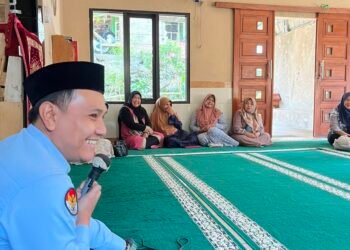 Penyuluh KUA Nyalindung Sampaikan Materi Ketahanan Keluarga dan Sosialisasikan GEBER Masjid