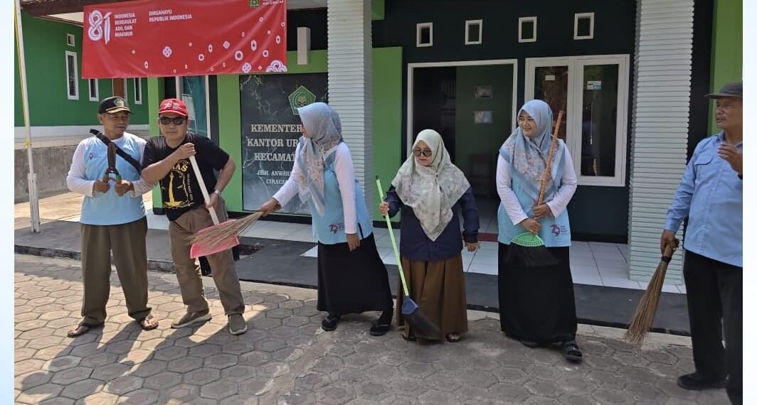 GERAKAN GEMAH ASRI KUA CIRACAP Semarakkan HUT Ke-81 Republik Indonesia