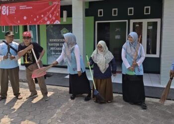 GERAKAN GEMAH ASRI KUA CIRACAP Semarakkan HUT Ke-81 Republik Indonesia
