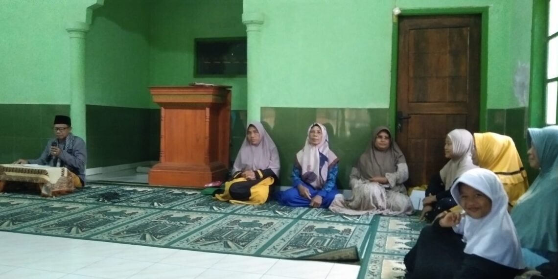 Penyuluh Agama Islam KUA Ciracap Sosialisasikan GEBER MAS dan Semangat Beramal di Masjid Al-Hidayah