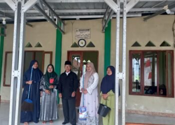 Penyuluh KUA Cikidang Salurkan Alat Kebersihan Jelang GEBER MAS
