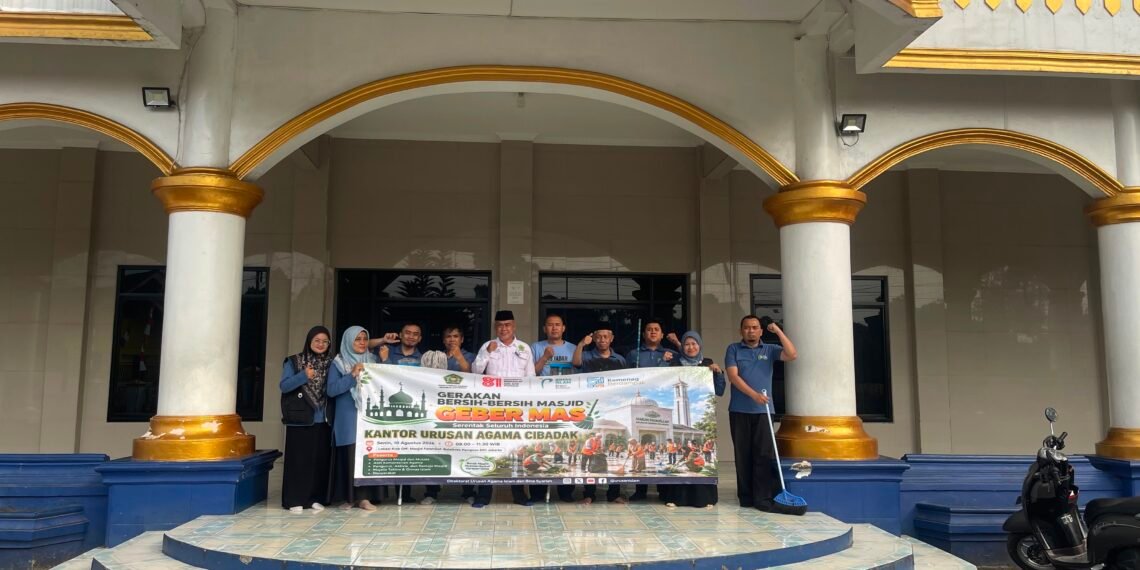 Kepala KUA Cibadak Bersama Jajaran Laksanakan GEBER MAS di Masjid Besar Assalam
