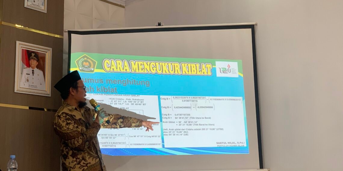 Edukasi Penentuan Arah Kiblat, Penyuluh KUA Cidahu Bekali Mahasiswa KKN dan Masyarakat