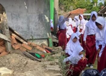MIN 2 Sukabumi Sukseskan GEBER MASJID 2026, Semai Kepedulian di Dua Rumah Ibadah