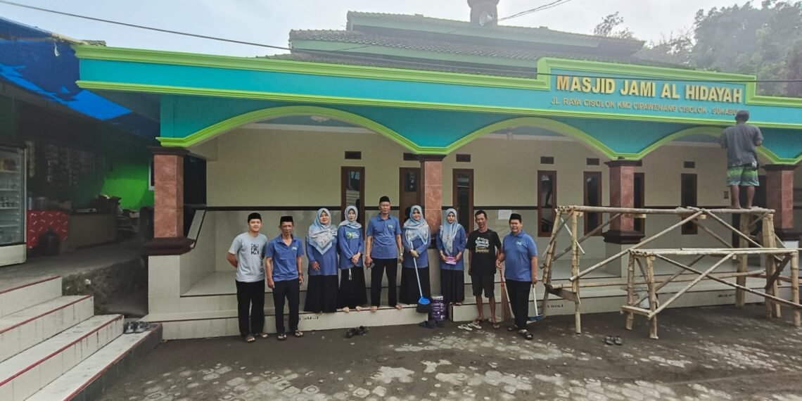 KUA Cisolok Bersama Masyarakat Laksanakan GEBER MAS di Masjid Al-Hidayah