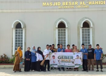 KUA Cibitung Bersama Kecamatan dan DKM Laksanakan GEBER MAS di Masjid Al-Wahidi