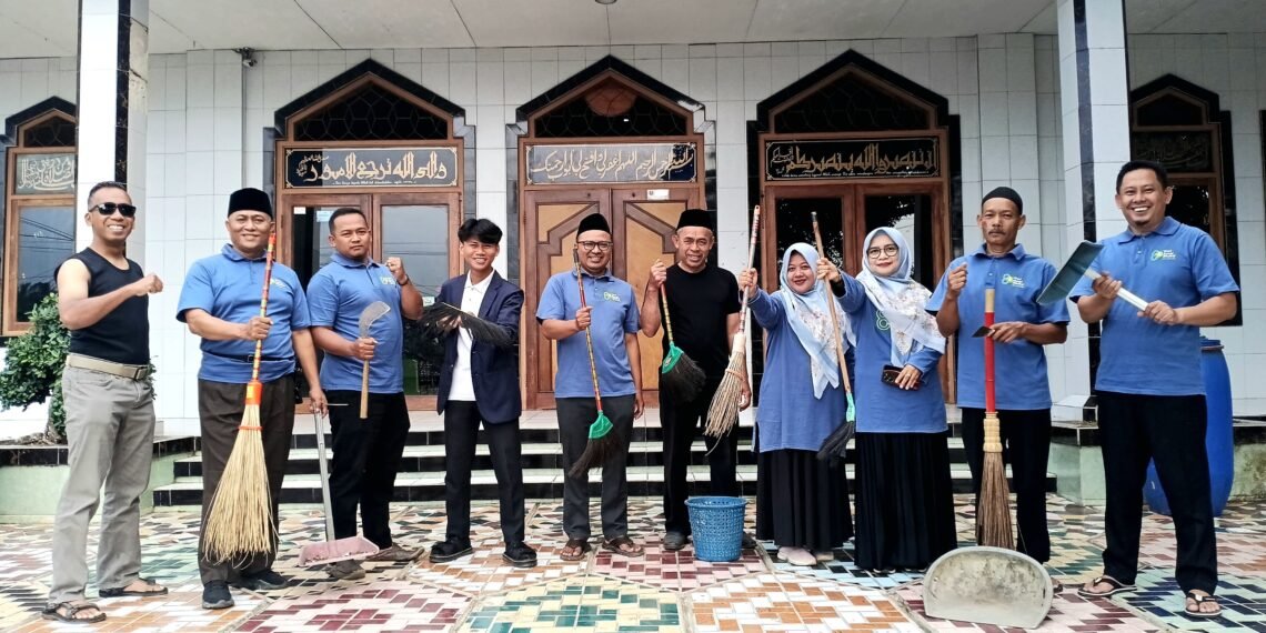 KUA Jampangkulon Laksanakan GEBER MASJID di Masjid Besar Mihrobul Muslimin