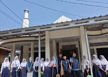 KUA Kalibunder Bersinergi dengan OSIS MTs Nurul Islam Sukseskan GEBER MASJID