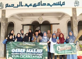 KUA Cicantayan Laksanakan GEBER MAS di Masjid Abdurrohim, Masjid Bersejarah di Cicantayan