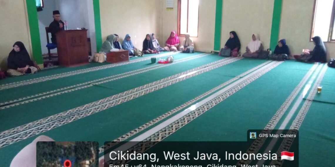 Usai Pengajian, Penyuluh KUA Cikidang Ajak Jamaah GEBER MAS di Mushola Baitul Fallah