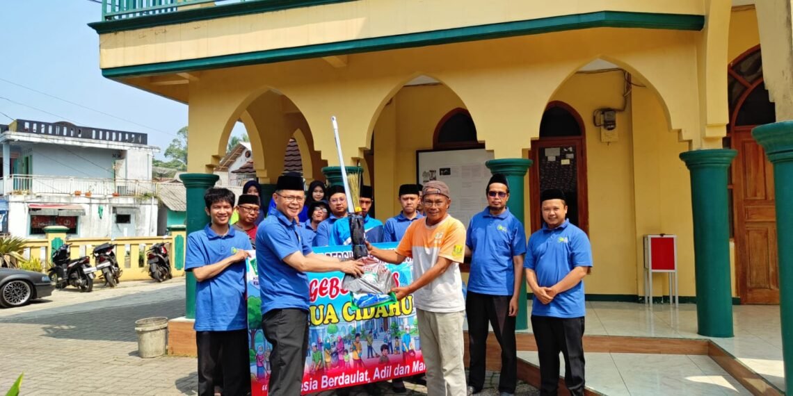 Semarak HUT RI ke-81, KUA Cidahu Ajak Masyarakat Hidupkan Semangat Gotong Royong melalui GEBER MAS