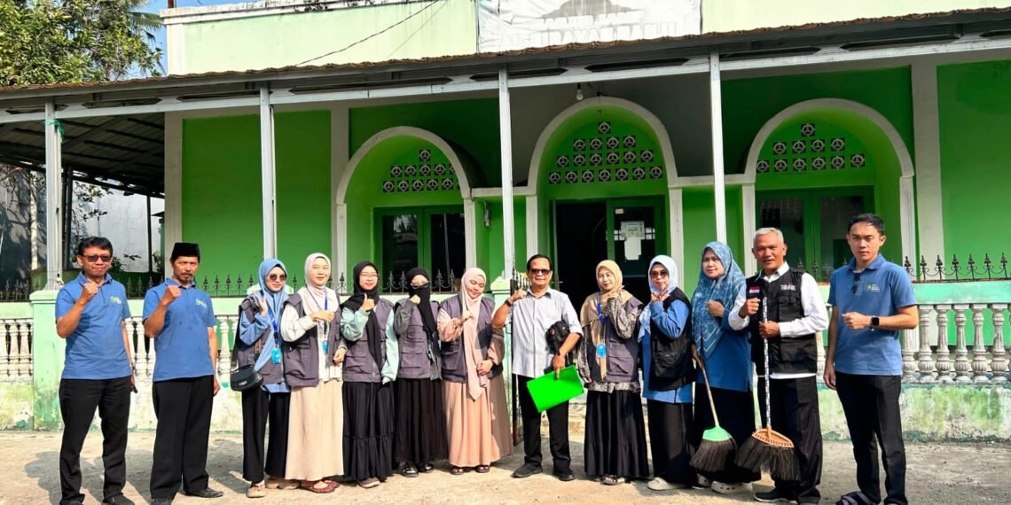 KUA Kebonpedes Laksanakan GEBER MASJID di Masjid Al-Hidayah