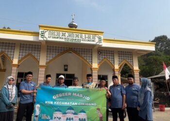 GEBER Masjid Serentak, KUA Cikidang Bersama DKM Al-Ikhlas Bersihkan Masjid dan Perkuat Kepedulian Wakaf