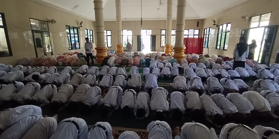Pengawas Madrasah Dukung Pendidikan Karakter melalui GEBER MAS di MI Sindangsari