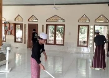Masjid Bersih dari Tangan Santri, KUA Ciracap Apresiasi GEBER MAS Nurul Ittihad