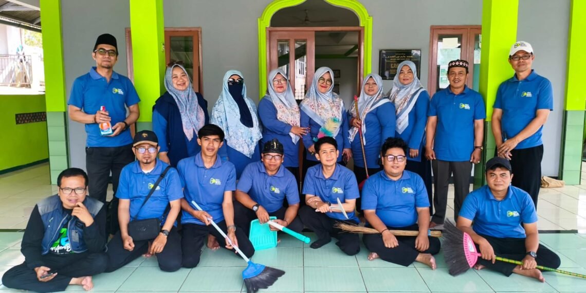 GEBER MASJID KUA Gunungguruh Wujudkan Masjid Bersih dan Nyaman untuk Beribadah