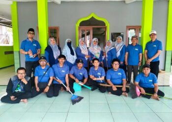 GEBER MASJID KUA Gunungguruh Wujudkan Masjid Bersih dan Nyaman untuk Beribadah