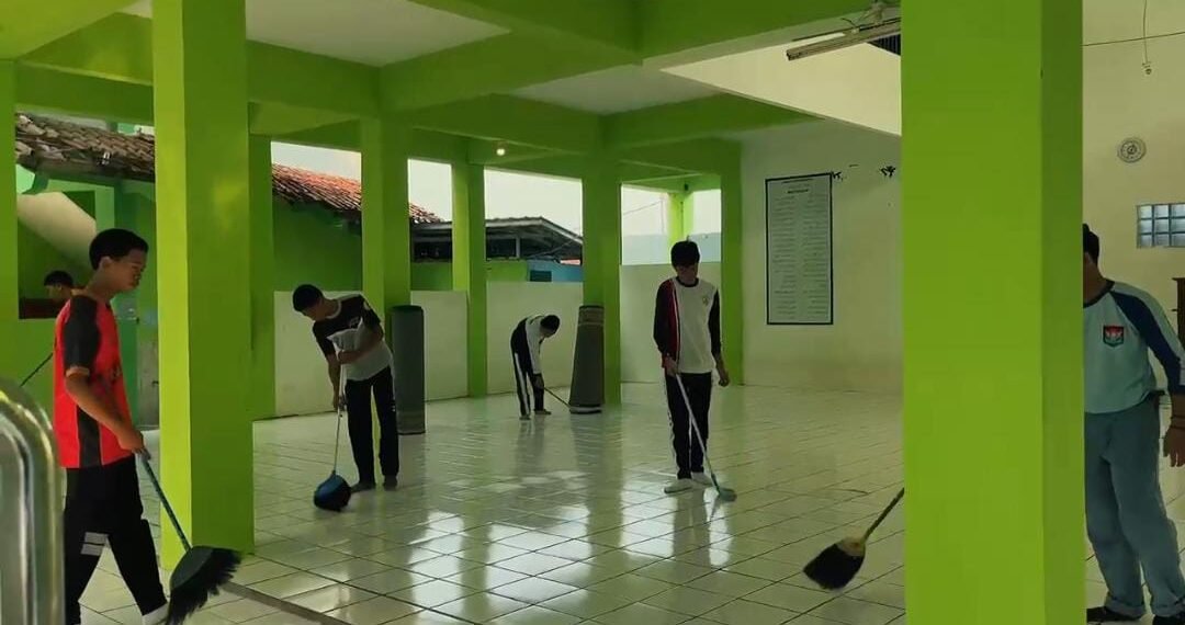 Geber Masjid MAN 2 Sukabumi, Wujudkan Masjid Bersih, Nyaman, dan ASRI