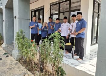 Pegawai KUA Lengkong Bersama-Sama Laksanakan GEBER MAS di Masjid Al Barokah