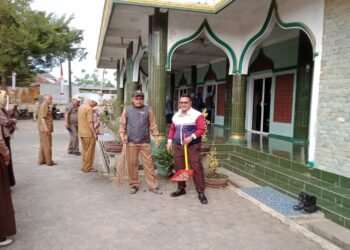 Pegawai Kecamatan Ciracap Bergerak Usai Apel, Dukung GEBER MAS di Masjid Besar R. Natadipura
