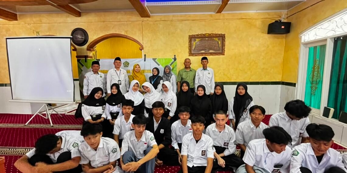 KUA Cisaat Perkuat Pembinaan Remaja melalui BRUS di MA Yasti