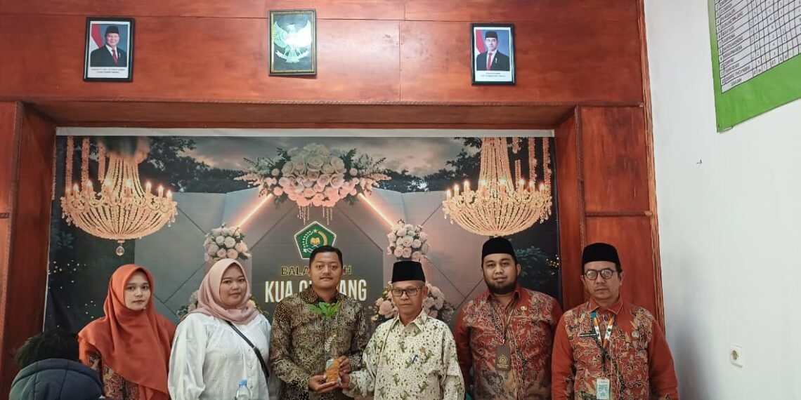 Pepeling KUA Cikidang Ajak Calon Pengantin Tumbuhkan Kepedulian terhadap Lingkungan
