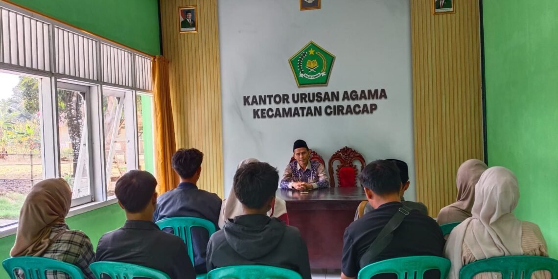 Bukan Hanya Mengantar ke Akad, Penyuluh KUA Ciracap Bekali Calon Pengantin Menjalani Rumah Tangga