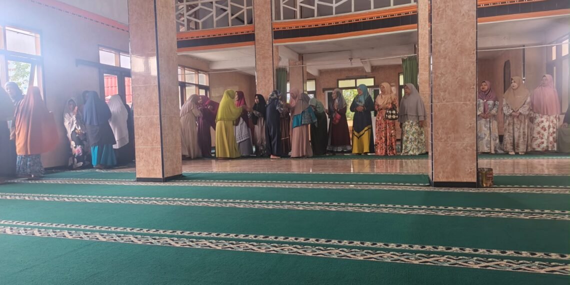 Penyuluh KUA Lengkong Perkuat Pembinaan Keagamaan melalui Bimluh Zikir dan Doa