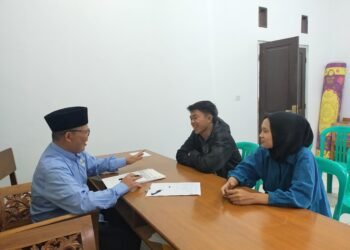 Penghulu KUA Kabandungan Verifikasi Data Empat Pasang Calon Pengantin