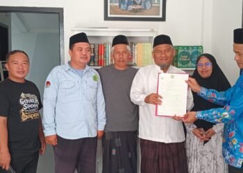 KUA Palabuhanratu Fasilitasi Prosesi Ikrar Wakaf dan Penyerahan Akta Ikrar Wakaf