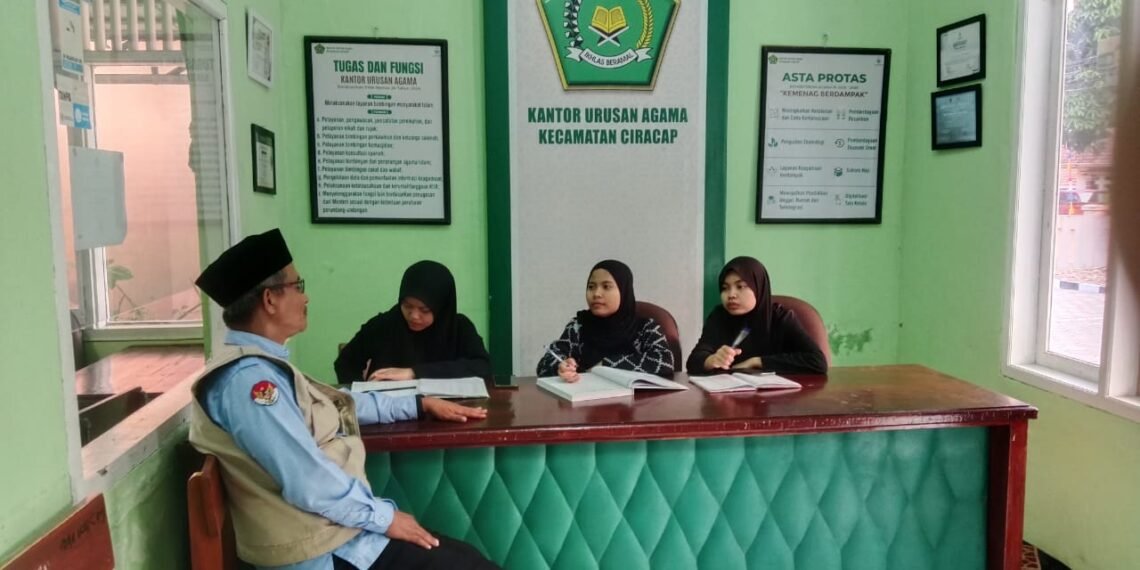 Di Tengah Praktik Profesi, Kepala KUA Ciracap Ajak Mahasiswa STAI Al-Andina Dalami Tugas dan Fungsi KUA