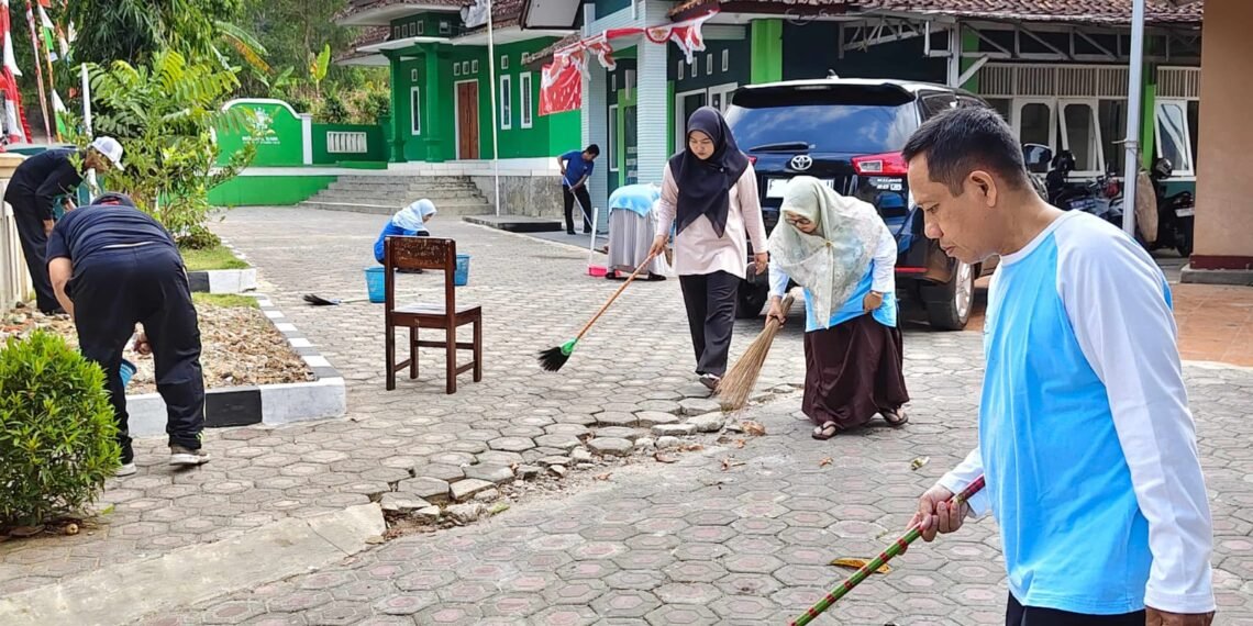Sambut HUT ke-81 RI, KUA Ciracap Perkuat Budaya Kerja melalui GEMAH ASRI
