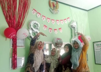 Semarak HUT Ke-81 RI, Pegawai KUA Ciracap Hias Kantor dengan Semangat Gotong Royong