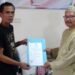 Penyerahan Sertifikat Halal, Penyuluh KUA Sukaraja Dorong Pelaku Usaha Penuhi Jaminan Produk Halal