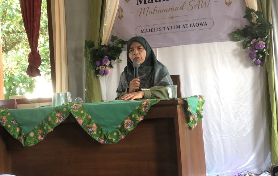 Penyuluh Agama Sukalarang Isi Kajian Maulid Nabi Muhammad SAW di MT At-Taqwa