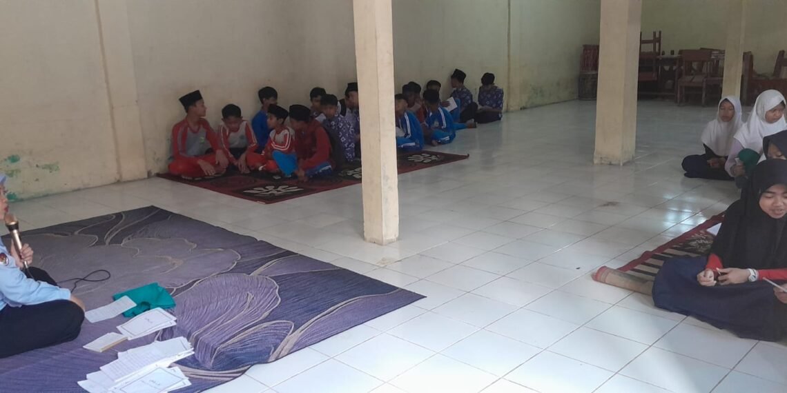 KUA Sukalarang Perkuat Pembinaan Spiritual Siswa melalui Pembacaan Ratib Al-Attas
