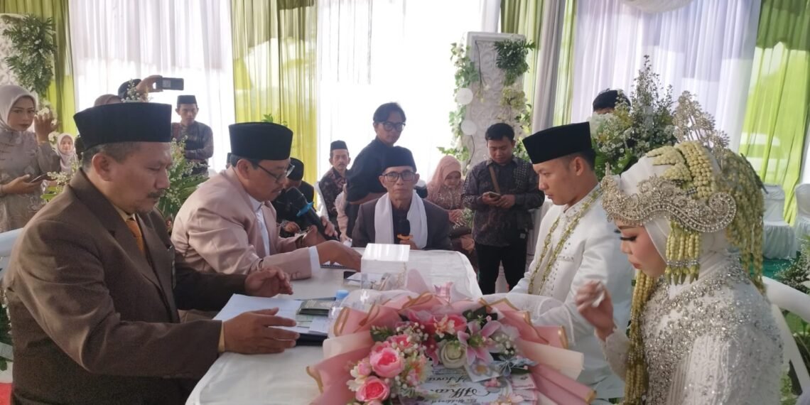 Kepala KUA Parungkuda Layani Pencatatan Nikah Putri Kepala KUA Lengkong di Ponpes Ar-Rihlah
