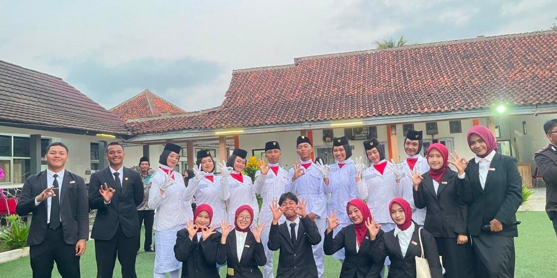 8 Siswa MAN 3 Sukabumi Terpilih Jadi Paskibra Kecamatan Surade