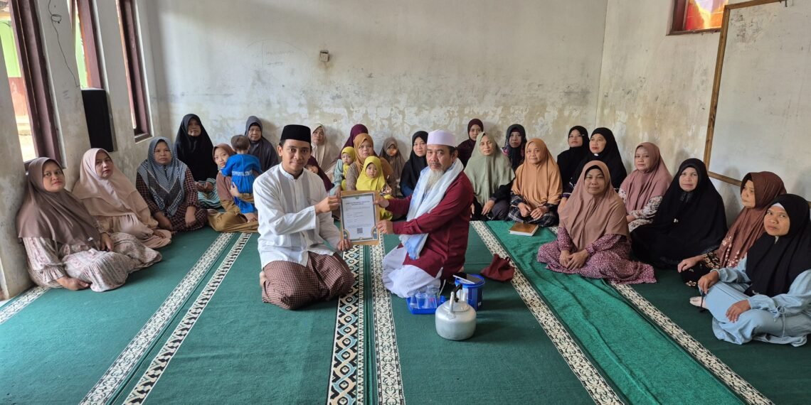 Semarak Kemerdekaan, Penyuluh KUA Cibitung Sampaikan Bimluh dan Serahkan SKT Majelis Taklim Al-Farihin
