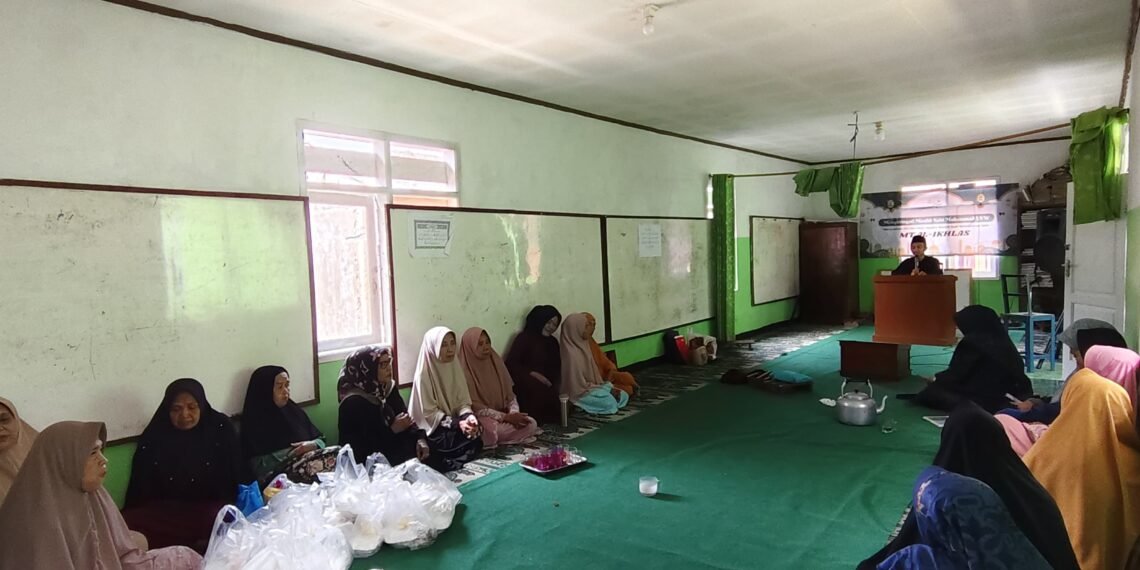 Penyuluh Agama KUA Sukalarang Ajak Jamaah Teladani Akhlak Rasulullah SAW