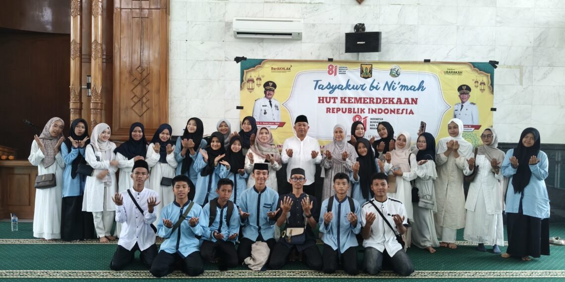 MAN 2 Sukabumi Ikuti Tasyakur Binikmat HUT Kemerdekaan RI Bersama Masyarakat Palabuhanratu