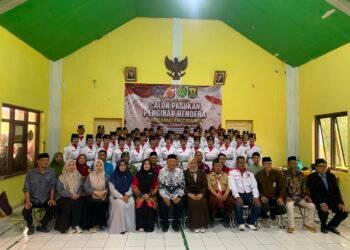 Kepala KUA Cidahu Beri Penguatan Karakter pada Pengukuhan Paskibraka