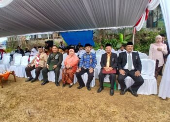 Kepala KUA Purabaya Pimpin Doa Upacara HUT ke-81 RI, Teguhkan Semangat Kebersamaan
